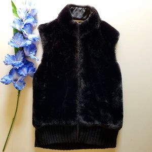 NWOT Tiara Black Faux Fur Zip-Up Vest